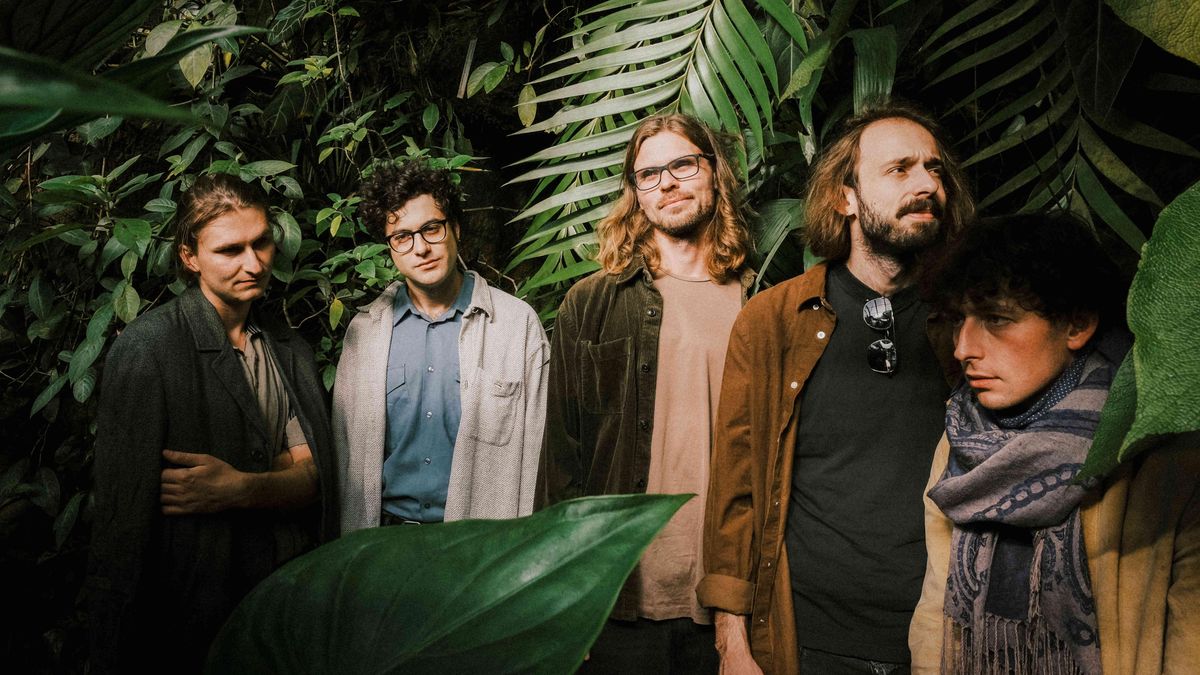 Island Mint mají klip z hor a křtí album. V Rumunsku jim dal peníze za koncert kněz